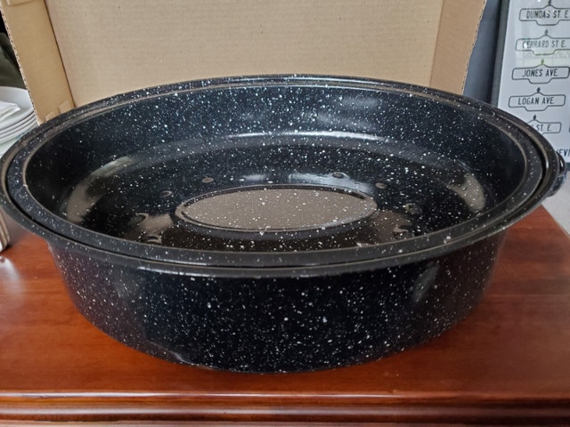 Large Speckled Enamel Roasting Pan - photo 2