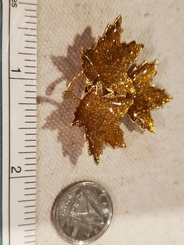 Five Vintage Brooches thumbnail