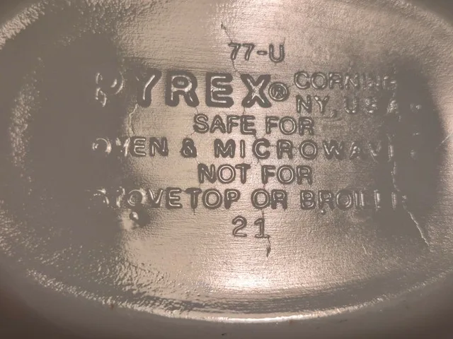 Vintage Pyrex Gravy Boat - Butterfly Gold image indicator(4)