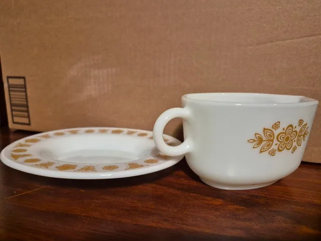 Vintage Pyrex Gravy Boat - Butterfly Gold image indicator(5)