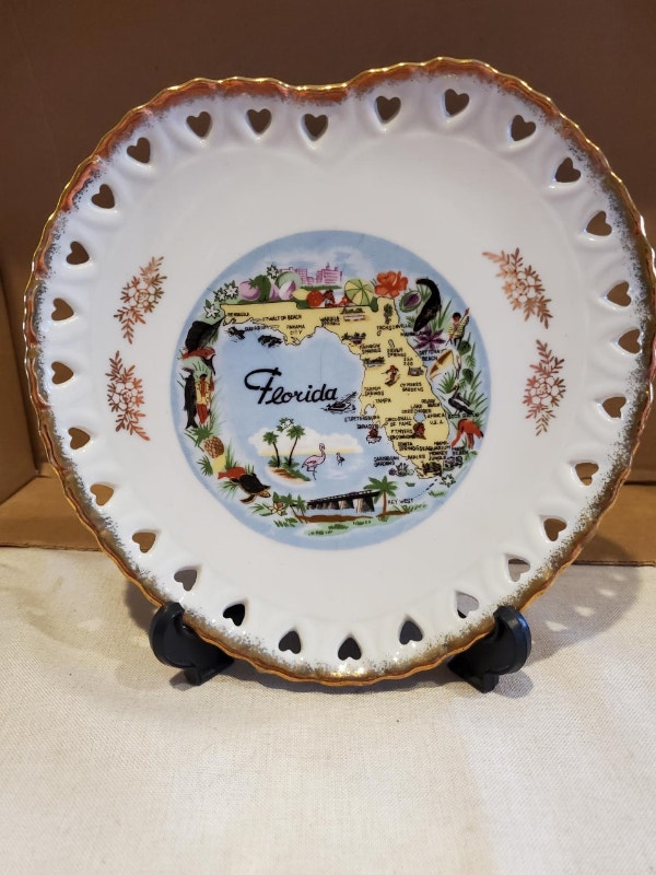 Kitchy Vintage Florida Souvenir Plate