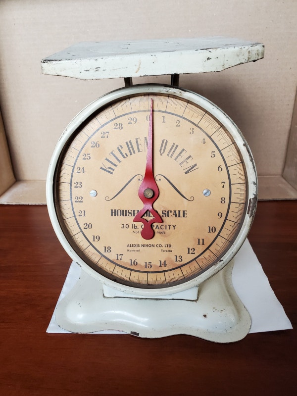 Vintage Kitchen Queen Scale