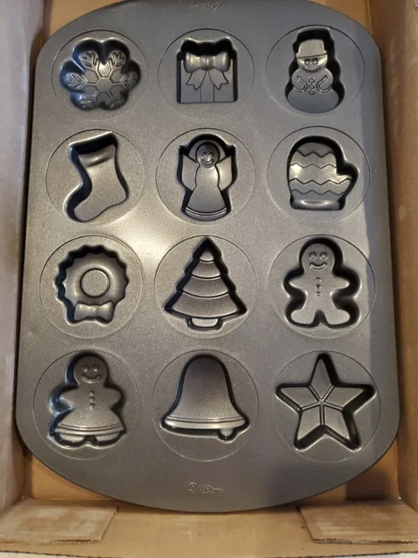 Holiday Muffin Tins thumbnail