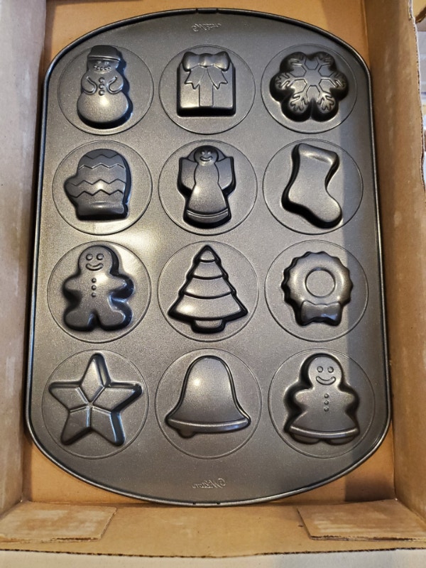 Holiday Muffin Tins - photo 2