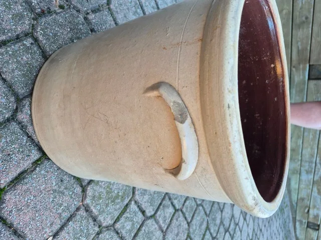 Vintage 6 Gallon Crock image indicator(4)