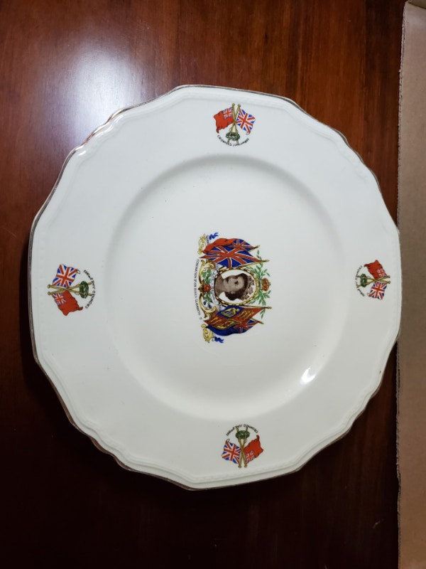 4 Vintage Plates - Coronation of Queen Elizabeth - photo 5