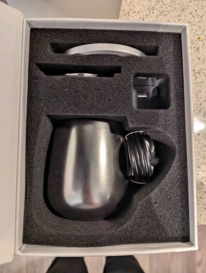 Ohom kopi self heating mug with phone charging pad