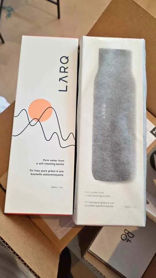 Black Larq bottle 500ml with sleeve