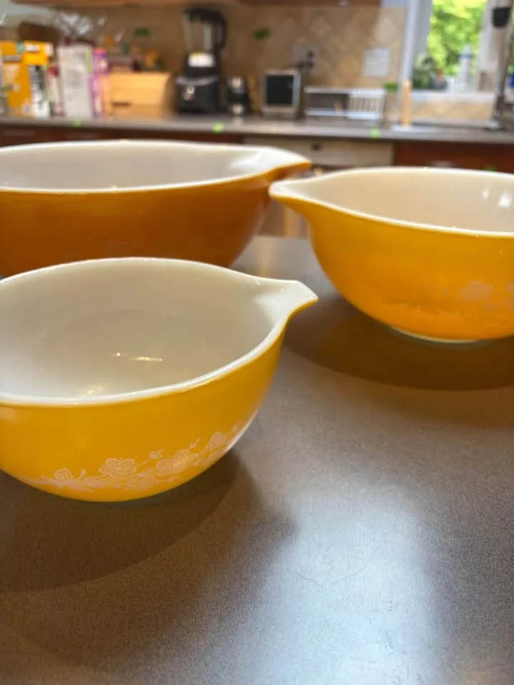 Pyrex Cinderella butterfly gold bowls image indicator(6)