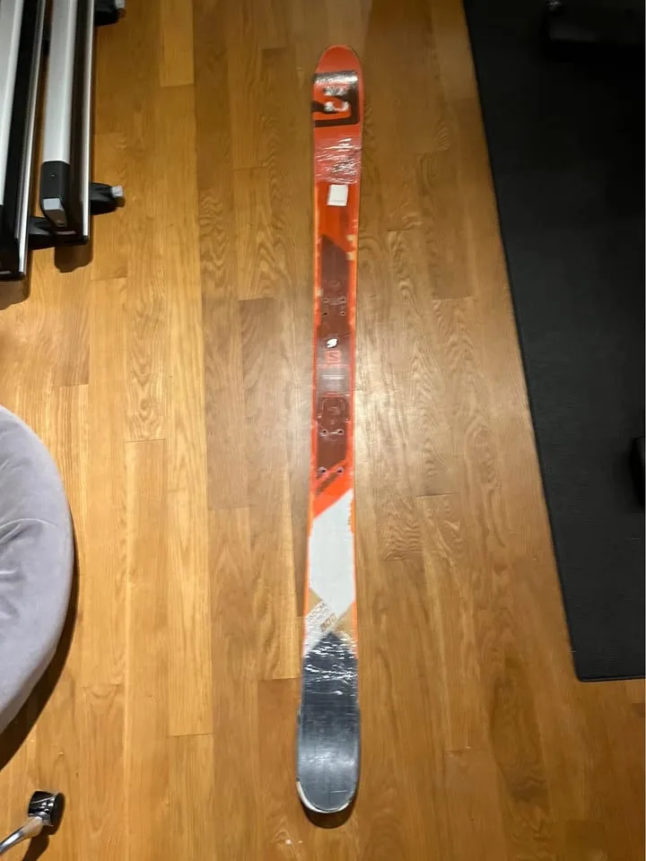 Salomon 160 cm skis image indicator(2)