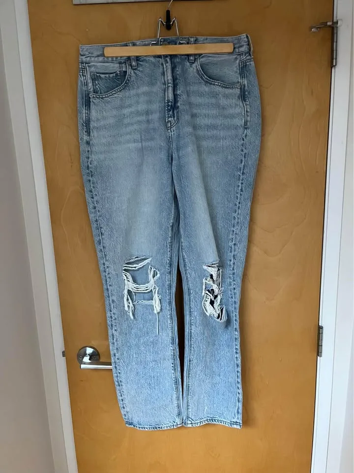 Ladies American Eagle Jeans image indicator(3)