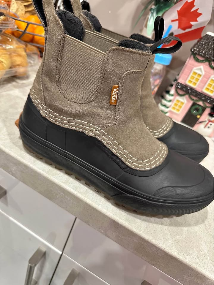 no box-mens size 8 vans insulated boots - jane and shep