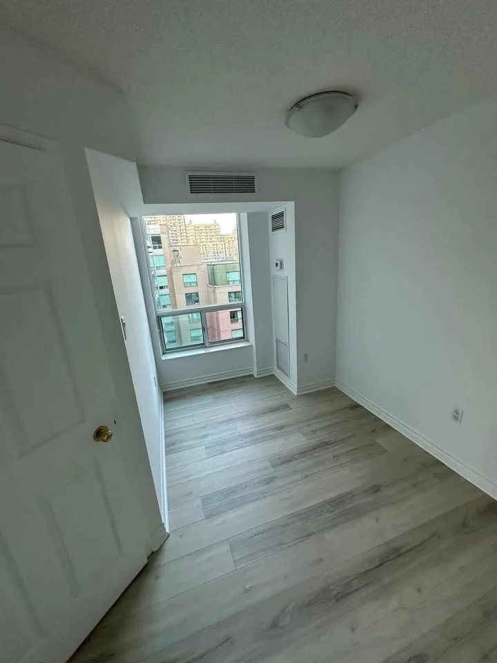 Private room for rent in Downtown (Female Only) image indicator(3)