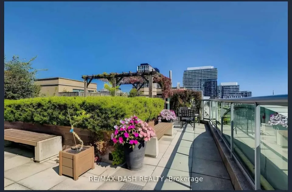 Private room for rent in Downtown (Female Only) image indicator(6)