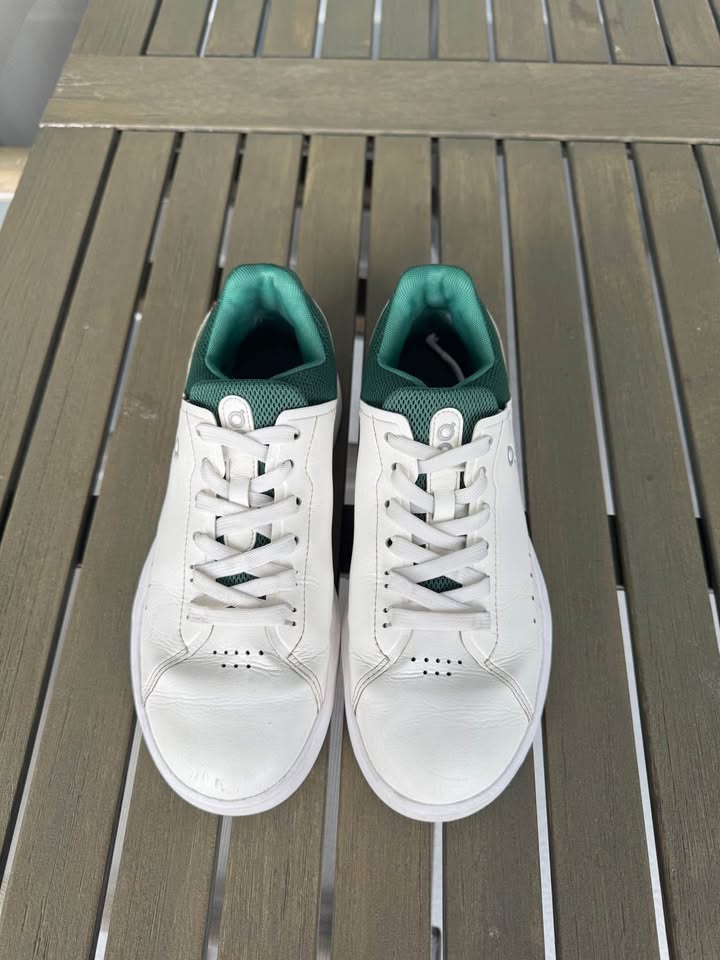 On Women's “THE ROGER Advantage” Sneakers – Size 6.5 US - photo 4