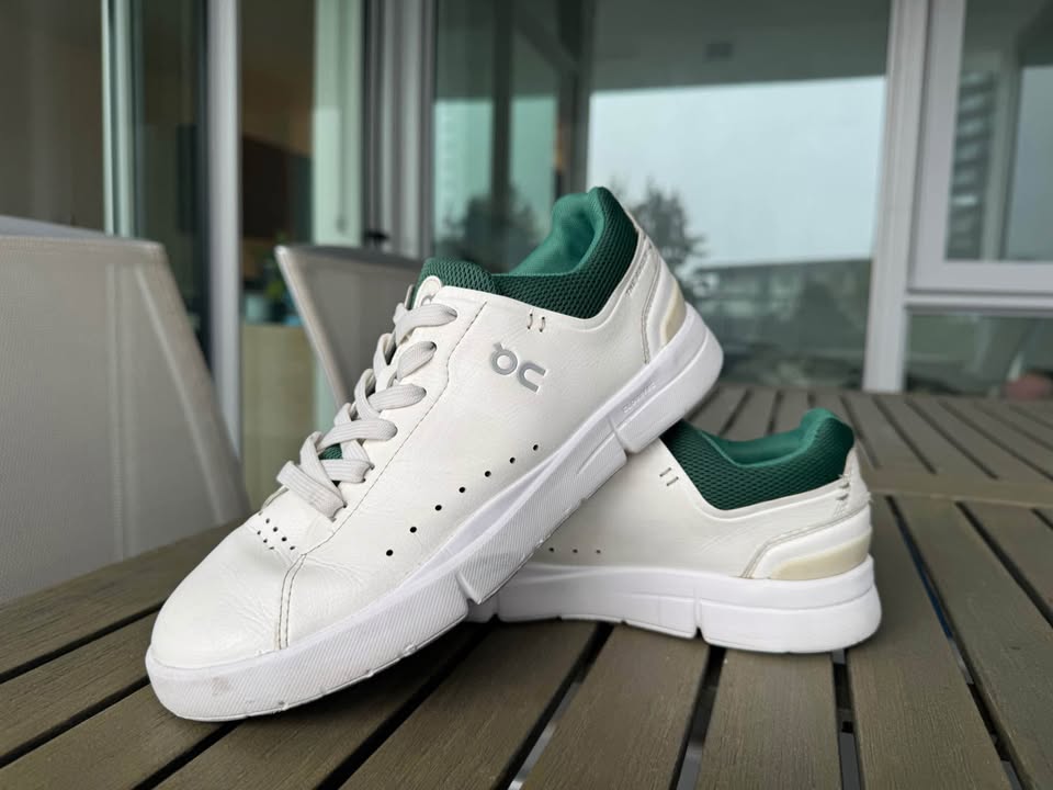On Women's “THE ROGER Advantage” Sneakers – Size 6.5 US - photo 5