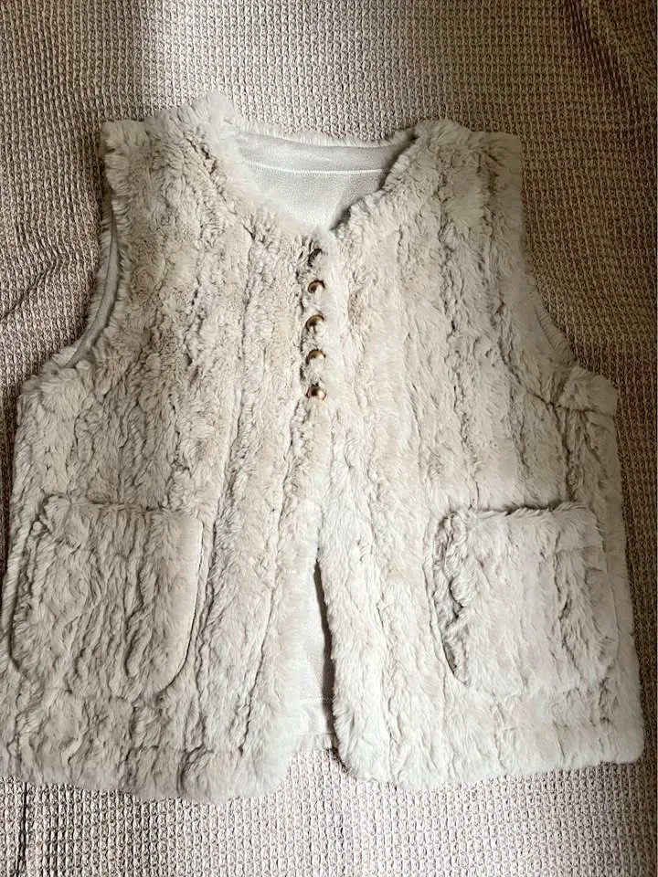 Faux fur vest woman