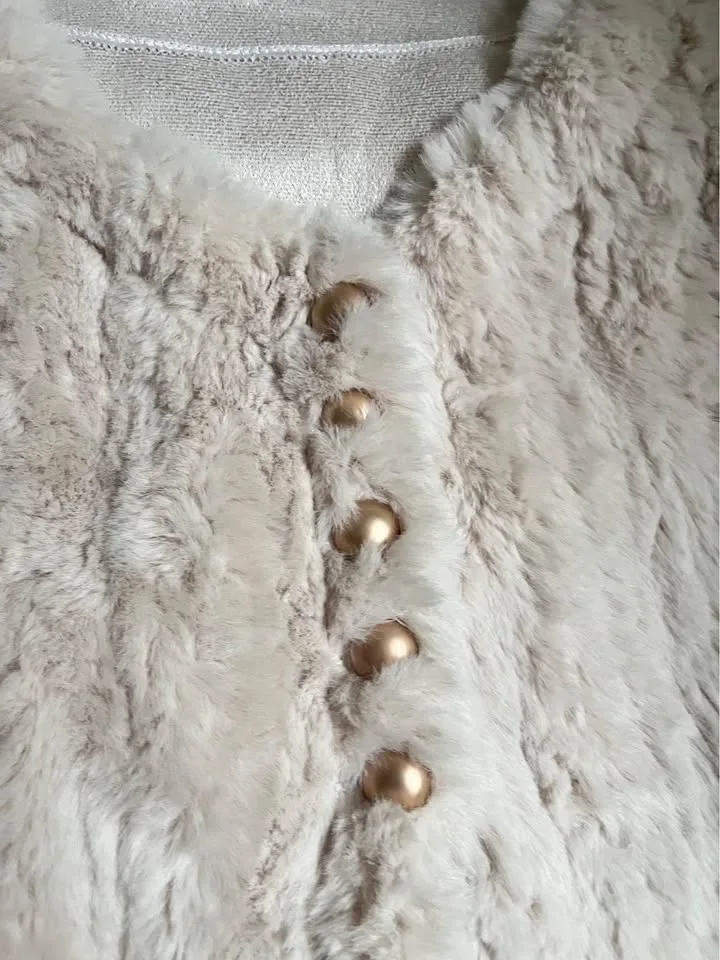 Faux fur vest woman image indicator(2)