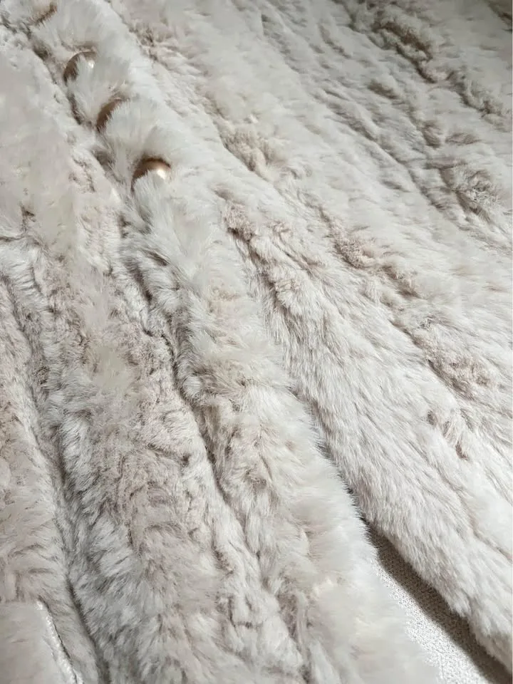 Faux fur vest woman image indicator(3)