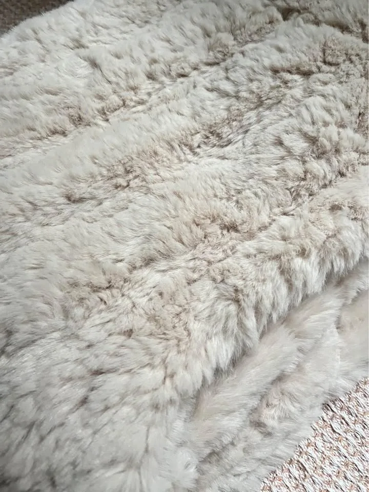 Faux fur vest woman image indicator(4)