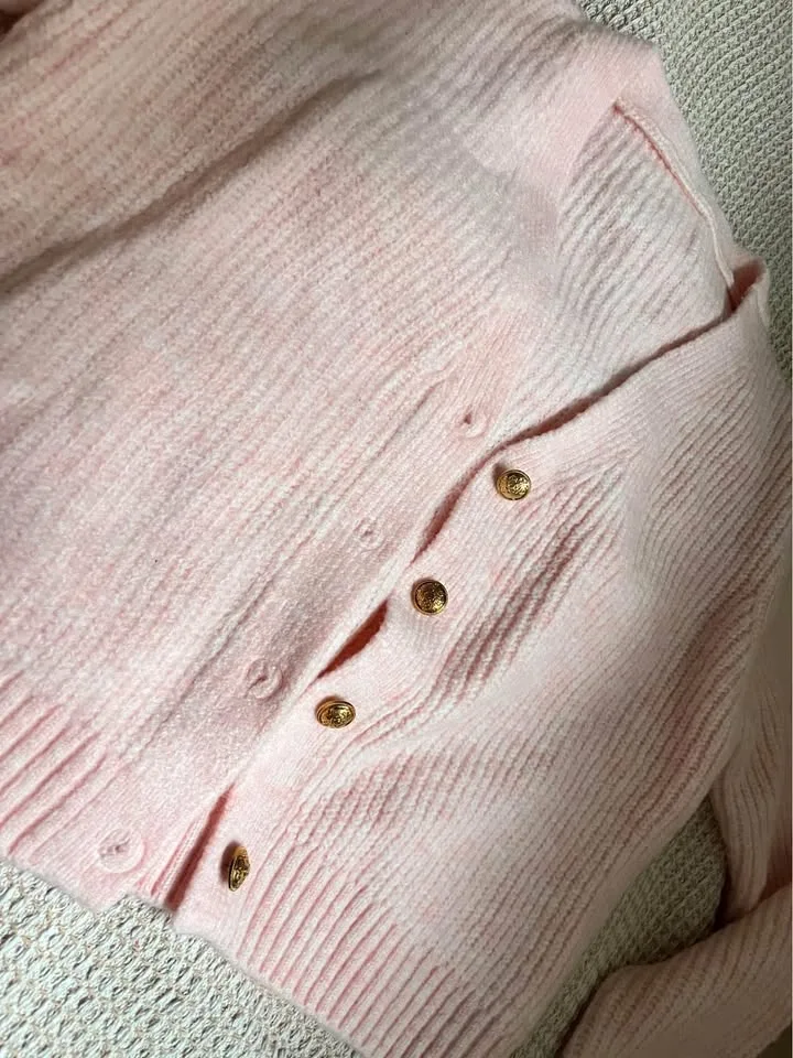 Pink cardigan woman image indicator(4)