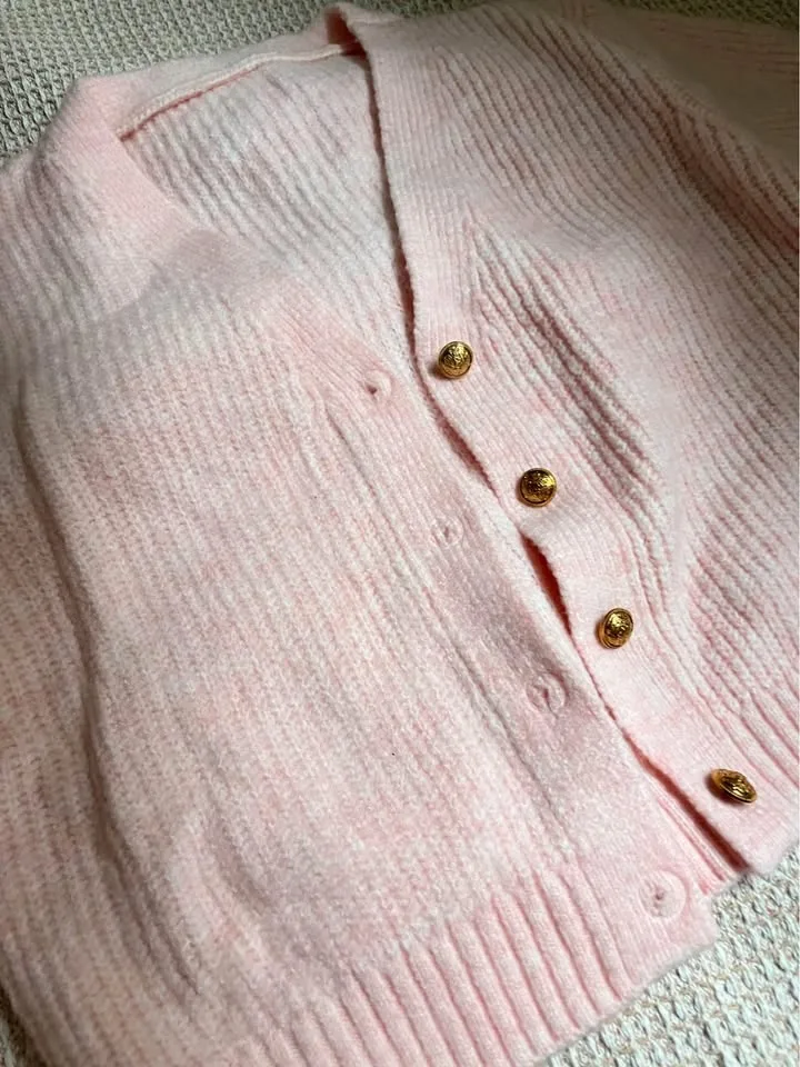 Pink cardigan woman image indicator(6)