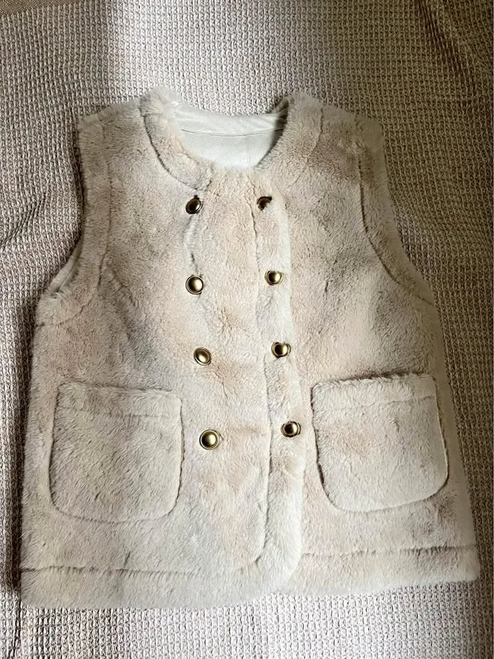 Faux fur vest woman