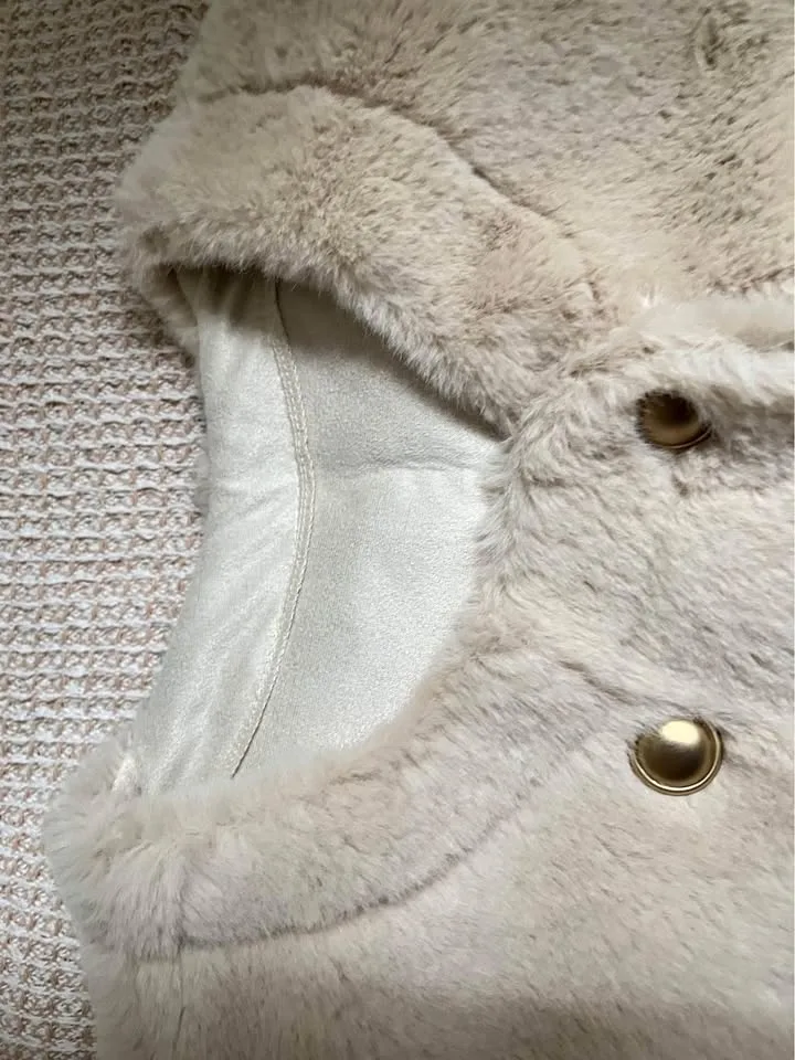 Faux fur vest woman image indicator(3)