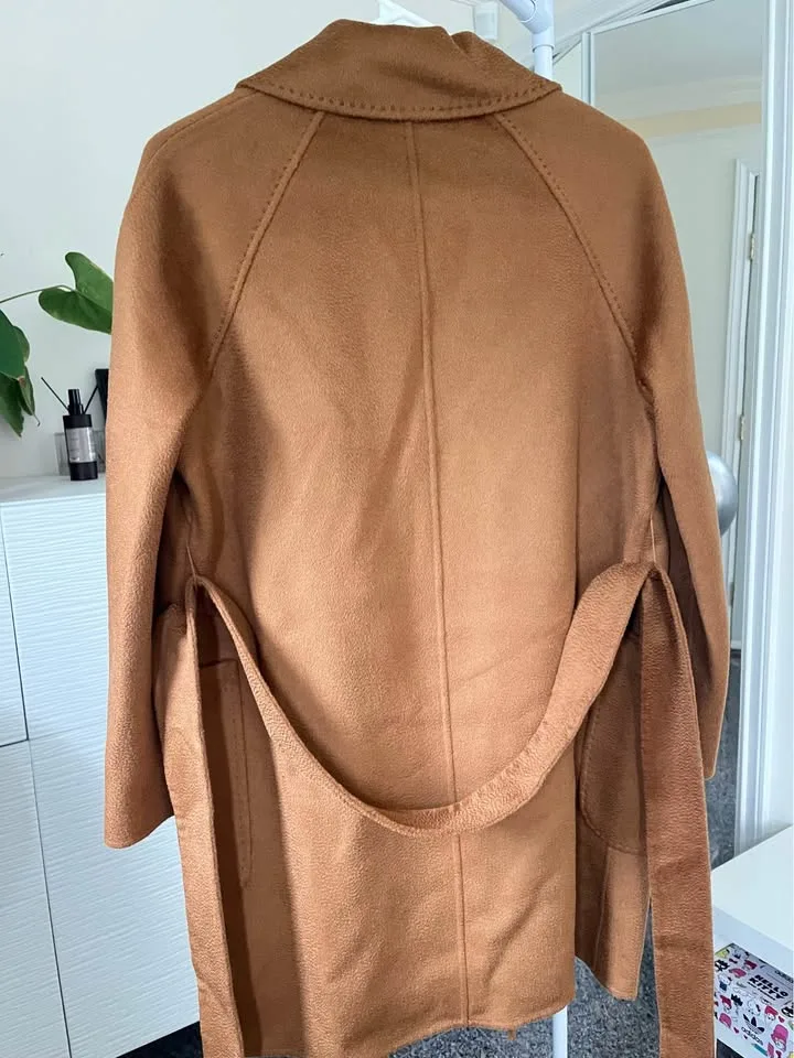 100% wool belted coat image indicator(3)