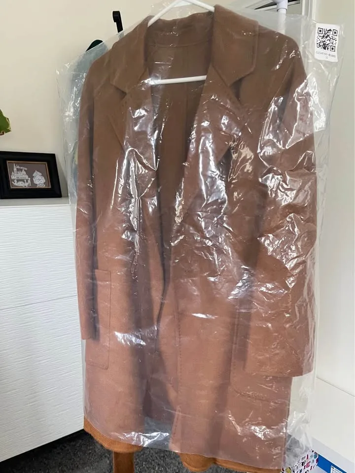 100% wool belted coat image indicator(4)