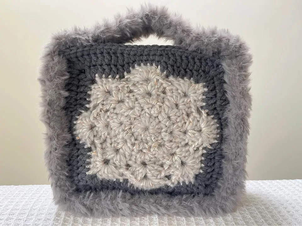 Snowflake crochet handmade handbag image indicator(2)
