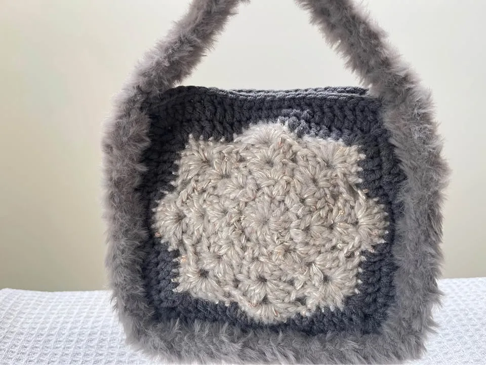 Snowflake crochet handmade handbag image indicator(4)