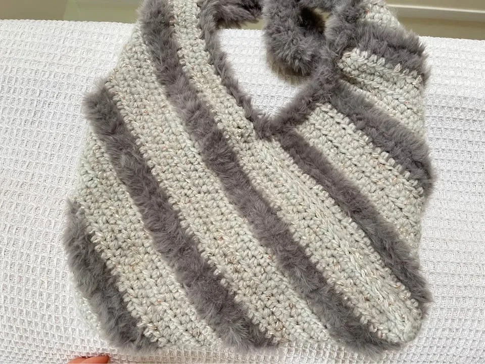 Crochet handbag with faux fur image indicator(3)