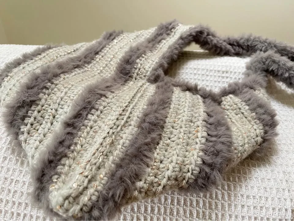 Crochet handbag with faux fur image indicator(4)