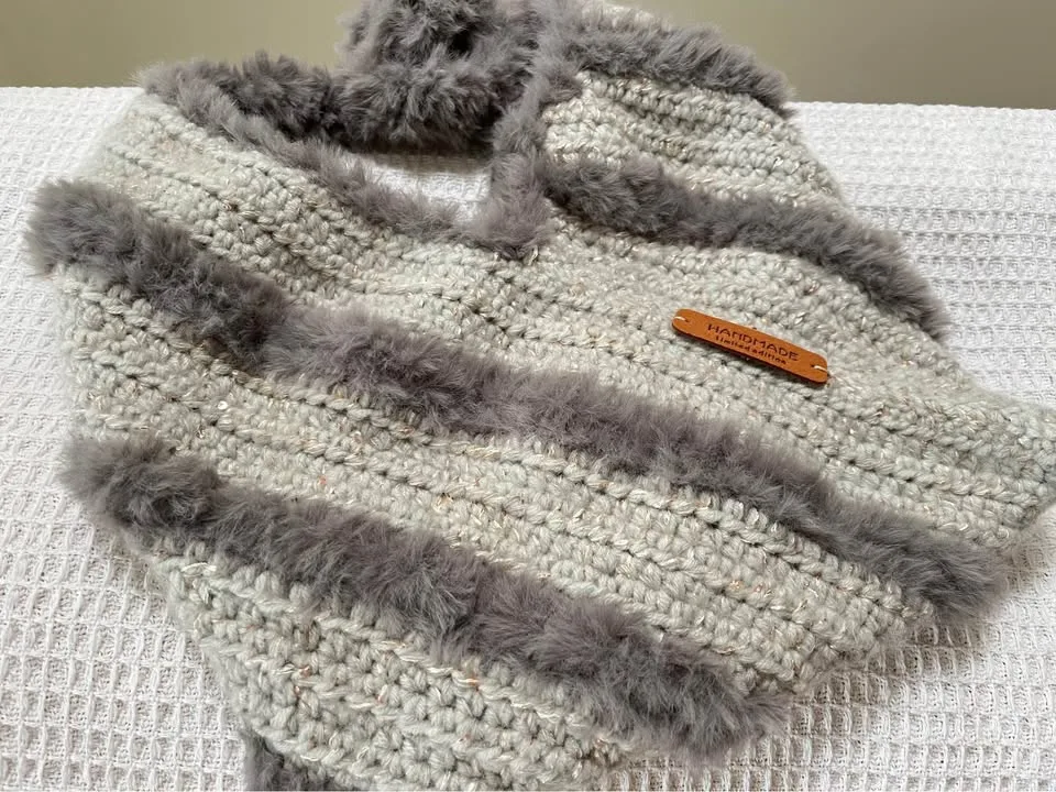 Crochet handbag with faux fur image indicator(6)