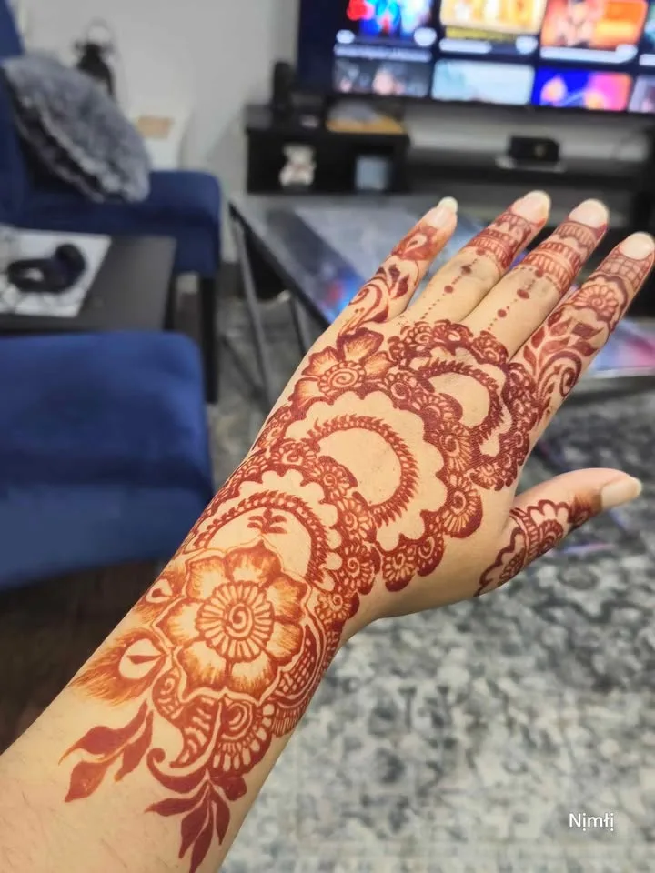 Henna artist Milton image indicator(2)