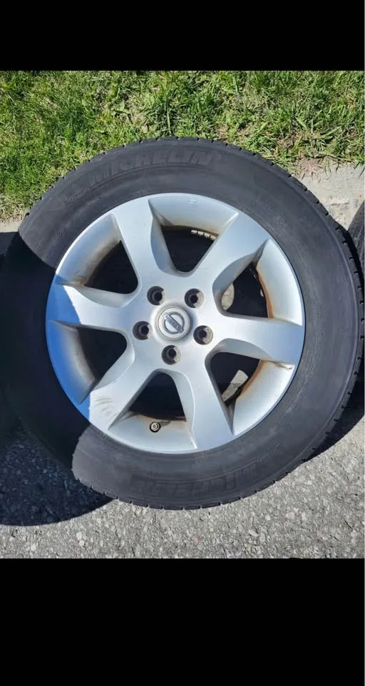 michelin tire with rim - 215/60 rs 16 - nissan altima image indicator(2)