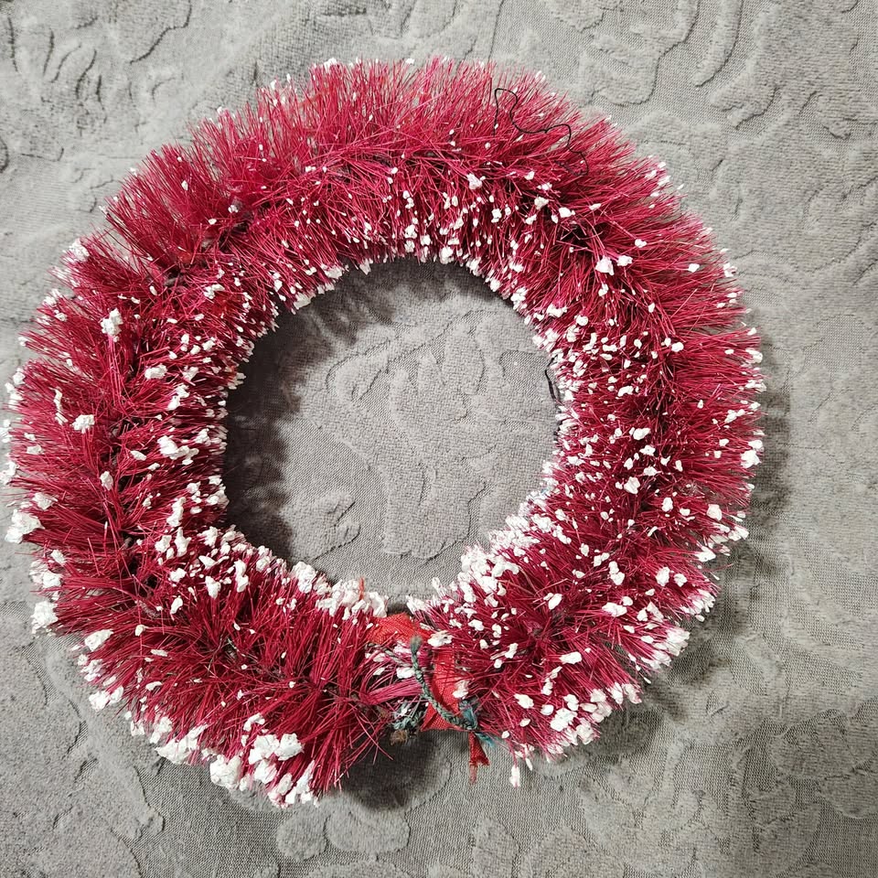 3 Flocked Vintage Christmas Bottle Brush Wreaths - photo 2