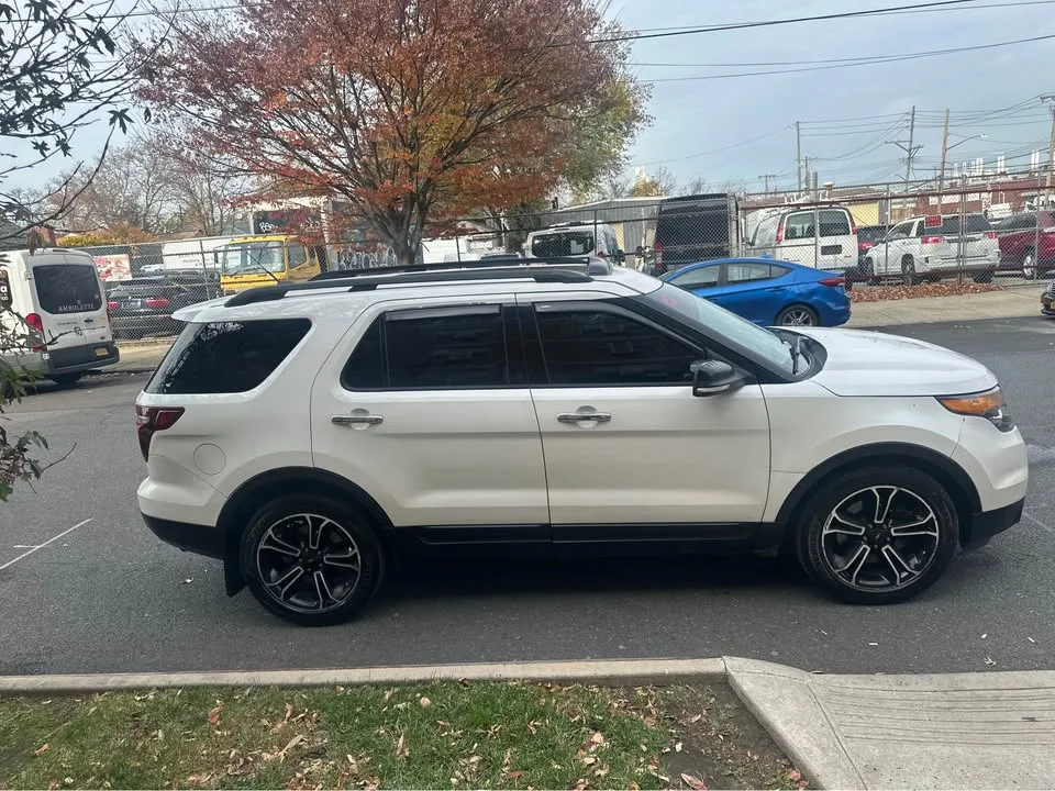 2014 Ford Explorer · Sport Utility 4D image indicator(4)