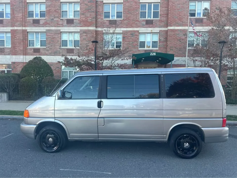 2000 Volkswagen Eurovan · MV Minivan 3D image indicator(8)