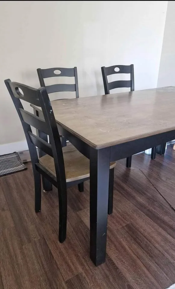 Wooden Dining Set with 6 Chairs – Good Condition image indicator(4)