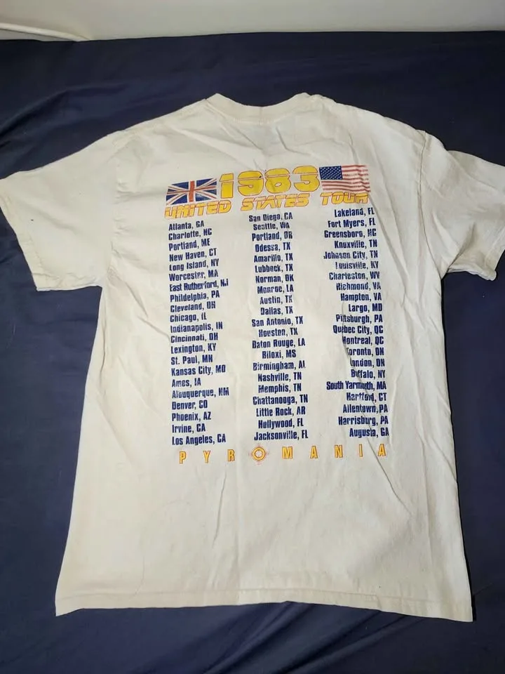 Def leppard y2k vintage tee image indicator(2)