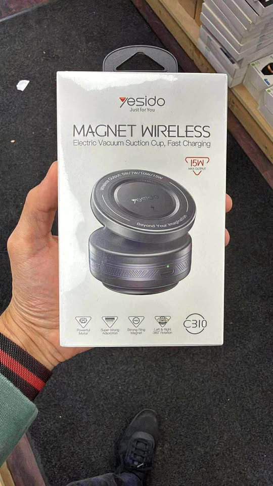 YESIDO magnetic phone holder/charger for car