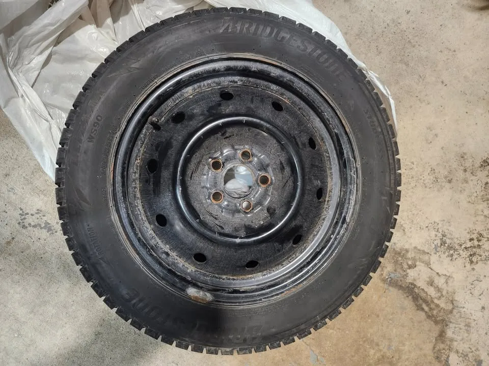 4 Bridgestone Blizzak Winter Tires on Rims – For Toyota Corolla image indicator(6)