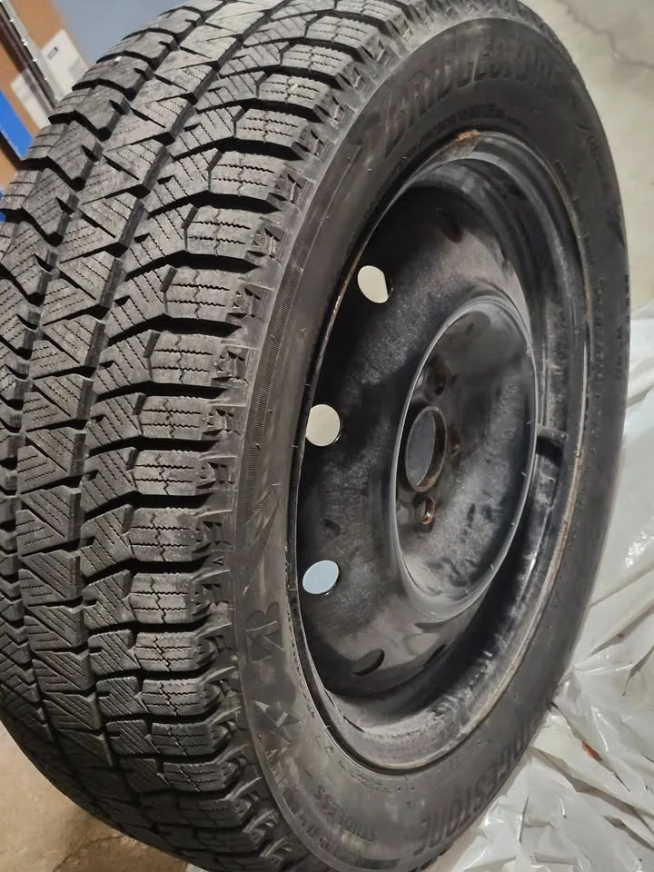 4 Bridgestone Blizzak Winter Tires on Rims – For Toyota Corolla image indicator(7)