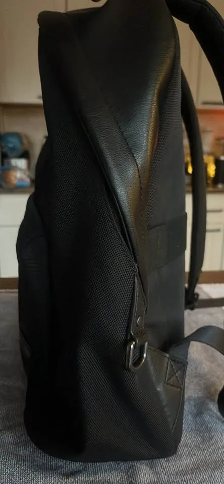 Fossil back pack image indicator(4)