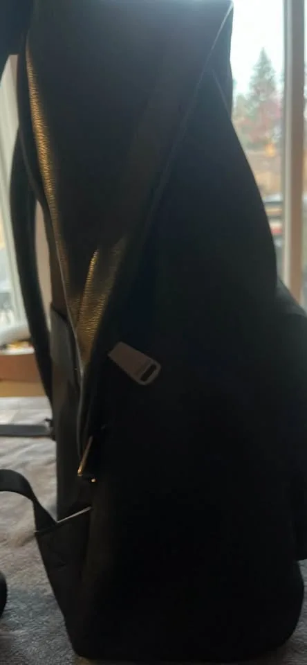 Fossil back pack image indicator(5)