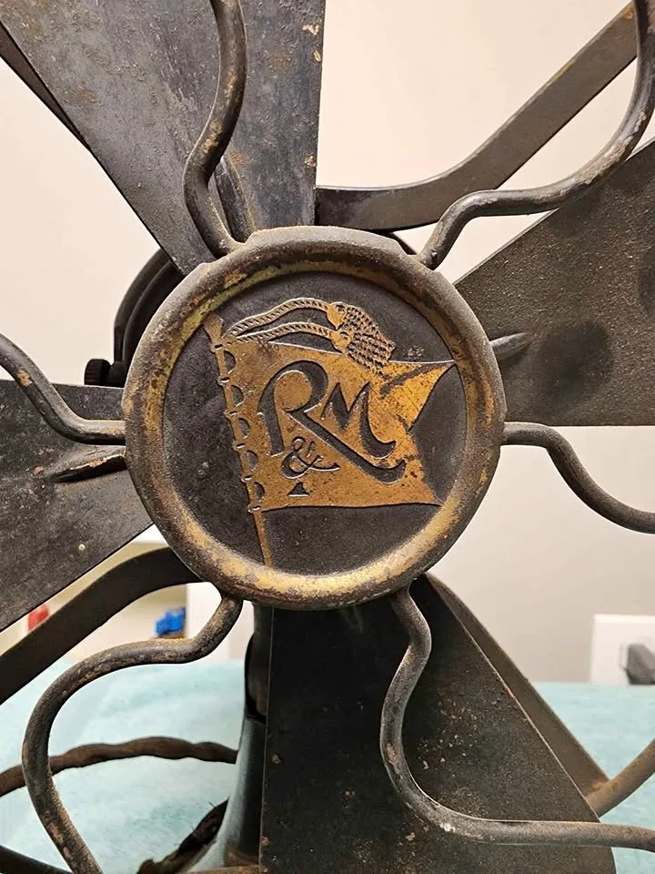 Vintage 1920s Robbins & Myers oscillating fan thumbnail