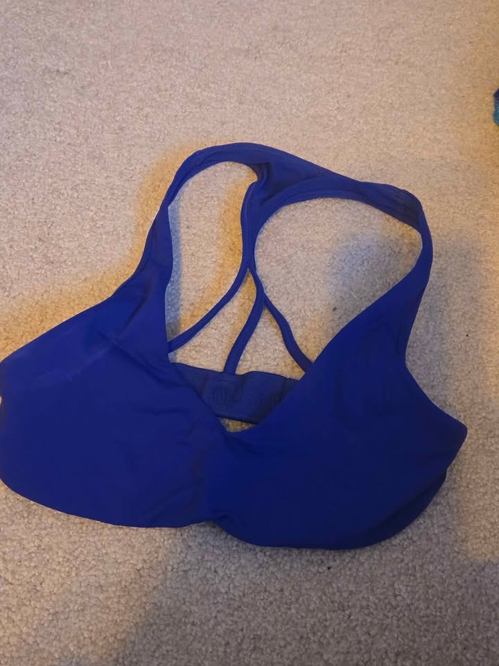 Lululemon sports bra