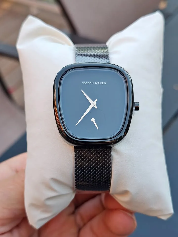 Womens All-Black Mesh Watch – Minimalist Design